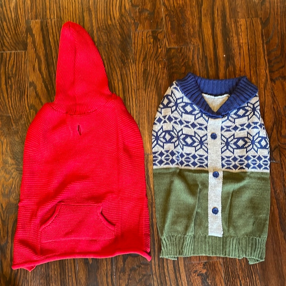 Set of Two Cute Knit Dog Sweaters. Size M. Never worn. Combined in one bag.